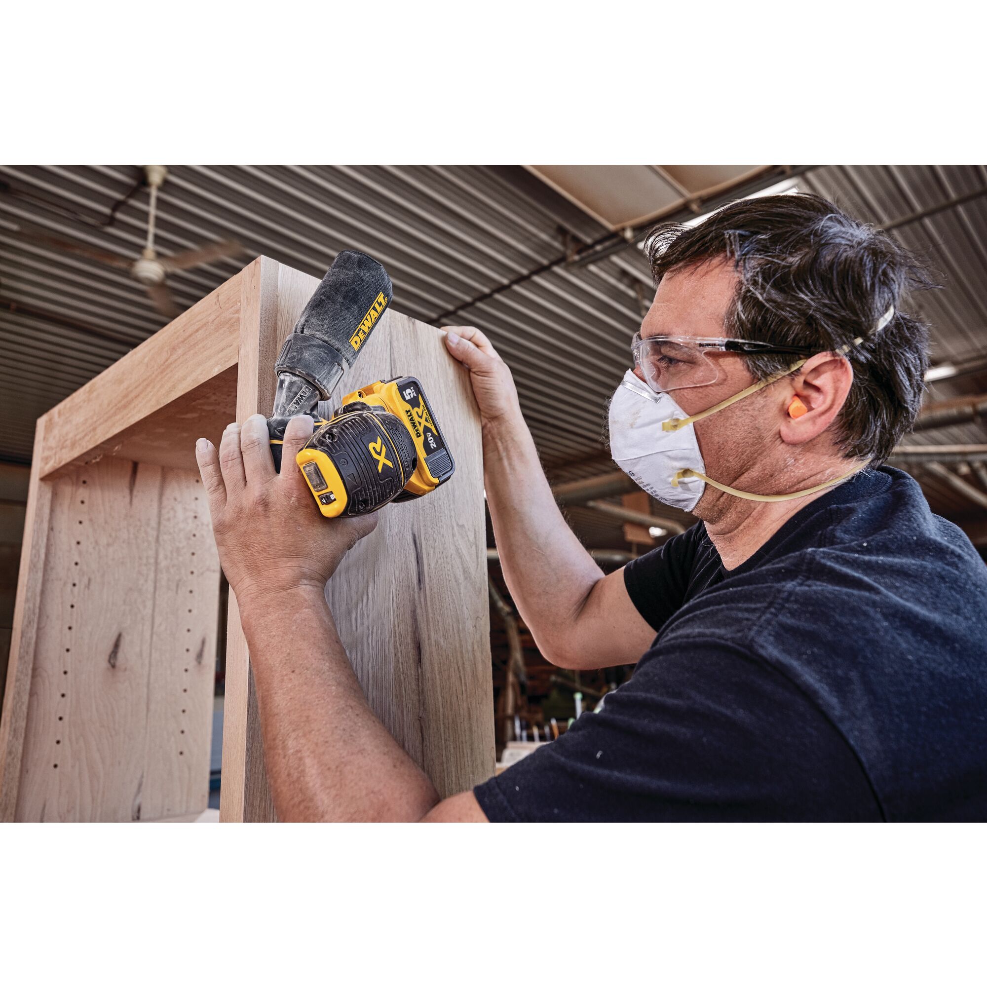 Brushless Cordless Variable Sheet Sander in action.
