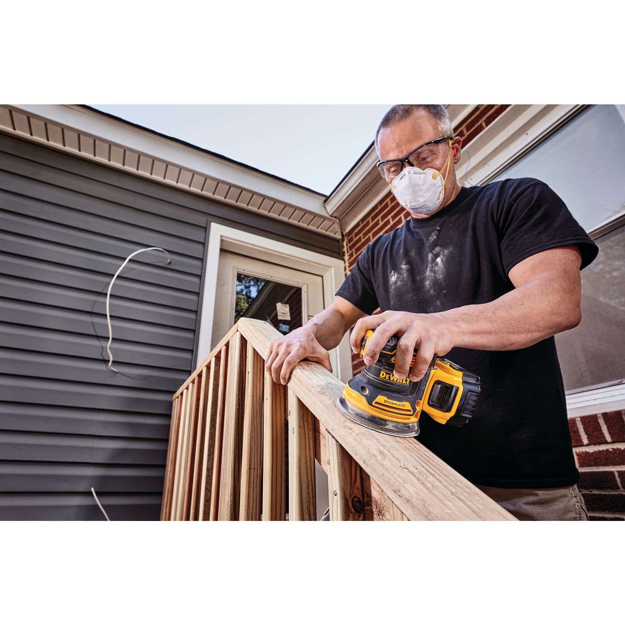 Brushless Cordless Variable Sheet Sander in action.