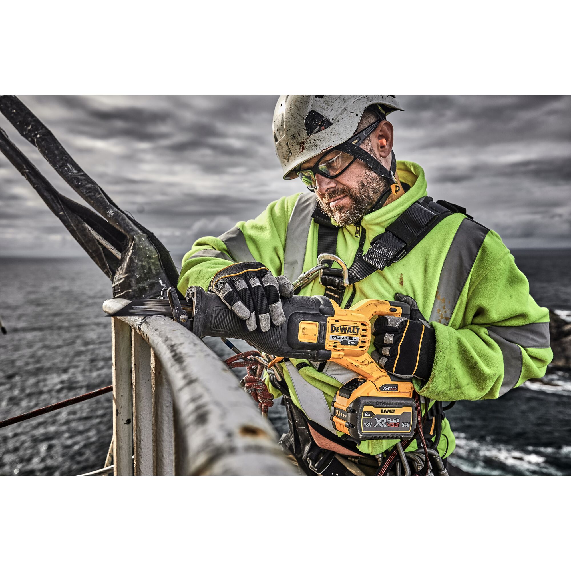 60V Max FLEXVOLT無碳刷軍刀鋸