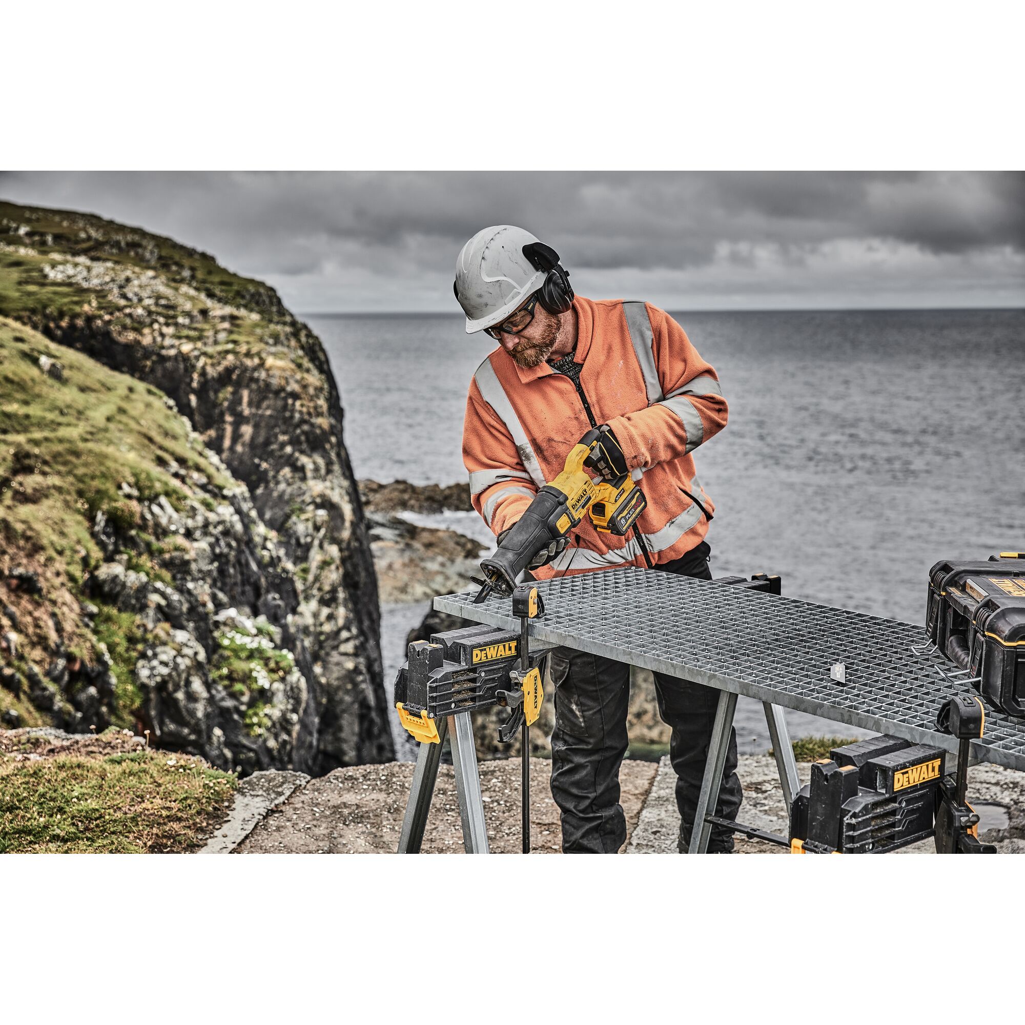 60V Max FLEXVOLT無碳刷軍刀鋸