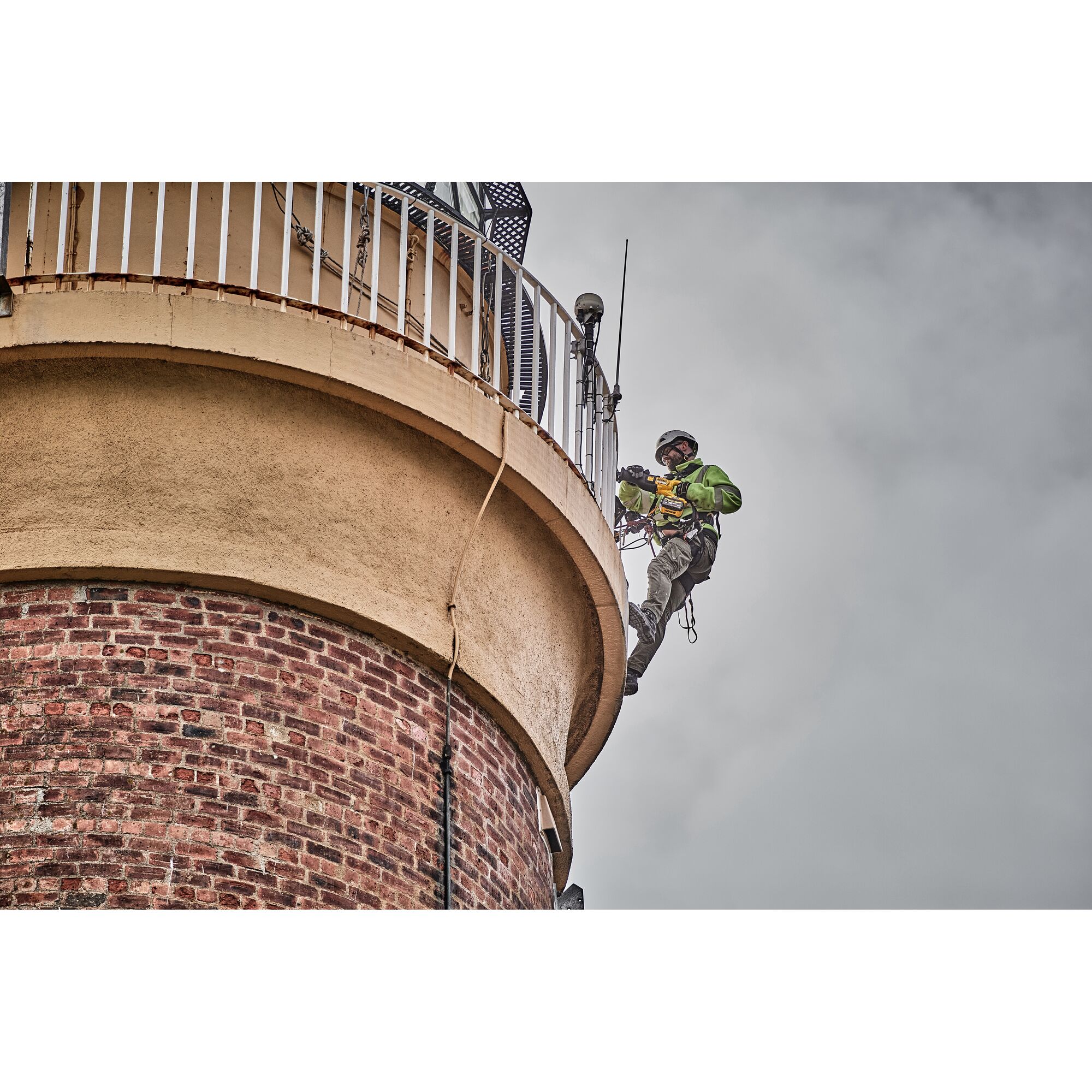 60V Max FLEXVOLT無碳刷軍刀鋸