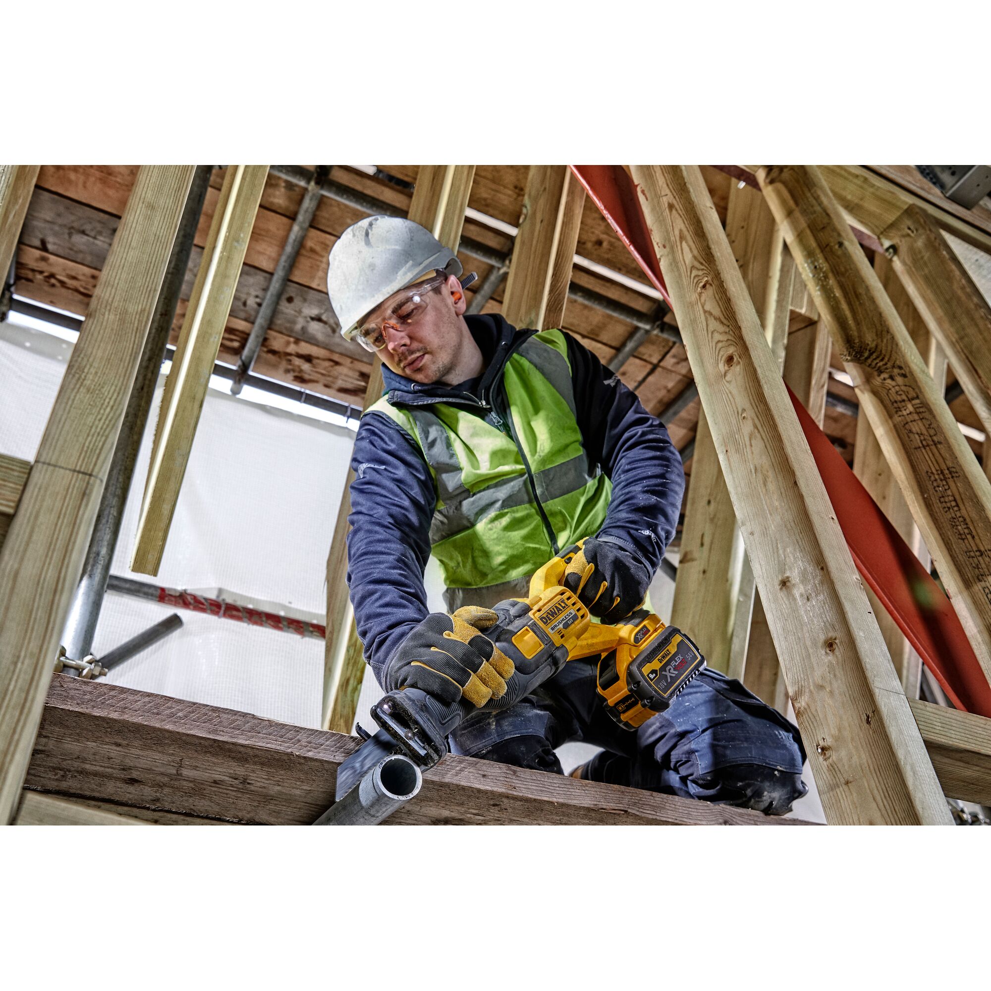 60V Max FLEXVOLT無碳刷軍刀鋸